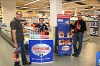 Bettina Irgel beim Probeausschank im neuen Fuldaer ReWe Markt in den Dalberghöfen Bettina Irgel beim Probeausschank im neuen Fuldaer ReWe Markt in den Dalberghöfen