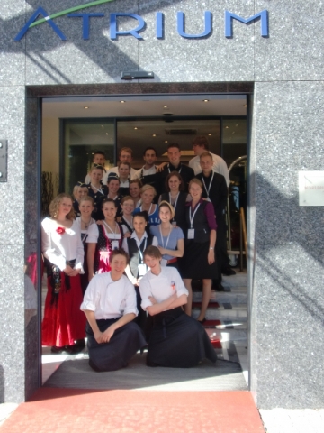 Mit gutem Beispiel voran: Im Jahr 2011 führten 25 Azubis das Atrium Hotel Mainz unter dem Motto Mit gutem Beispiel voran: Im Jahr 2011 führten 25 Azubis das Atrium Hotel Mainz unter dem Motto