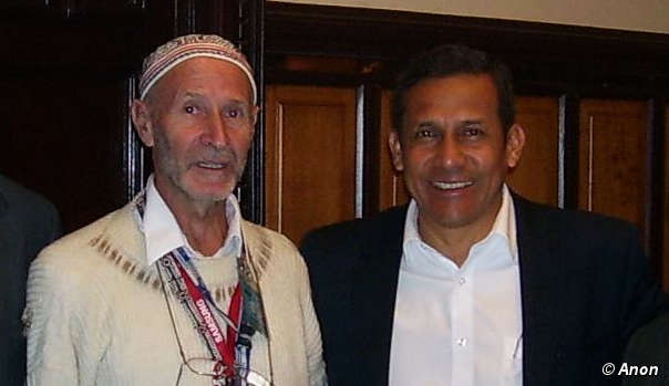 Der italienische Pfarrer und Unterstützer der Straße, Miguel Piovesan, mit Perus Präsident Humala Der italienische Pfarrer und Unterstützer der Straße, Miguel Piovesan, mit Perus Präsident Humala