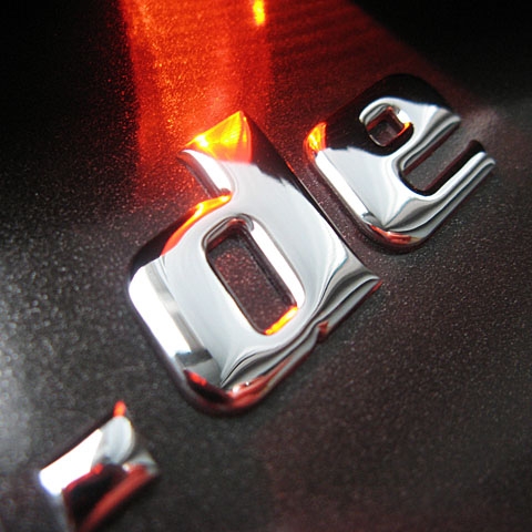 CHROMOLETTERS werben rund um die Uhr CHROMOLETTERS werben rund um die Uhr