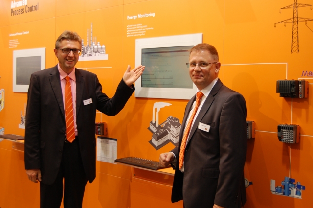 Martin Reichinger (l.) und Stefan Lau, beide B&R, stellten auf der ACHEMA unter anderem die neue Ene Martin Reichinger (l.) und Stefan Lau, beide B&R, stellten auf der ACHEMA unter anderem die neue Ene