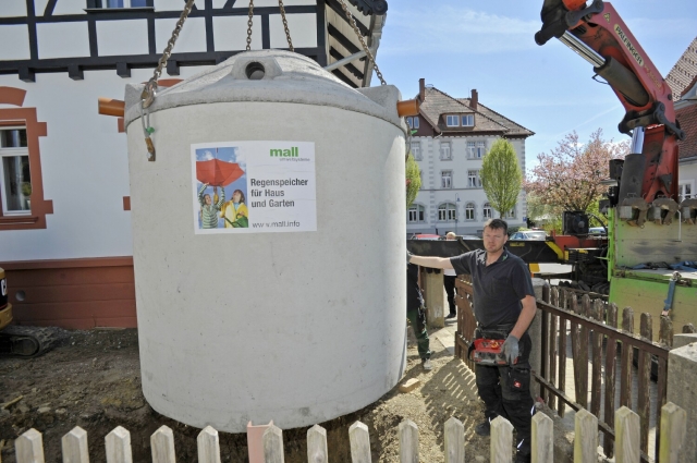 Der Einbau einer Betonzisterne ist auch im Bestand kein Problem: Die Stahlbetonbehälter von Mall wer
