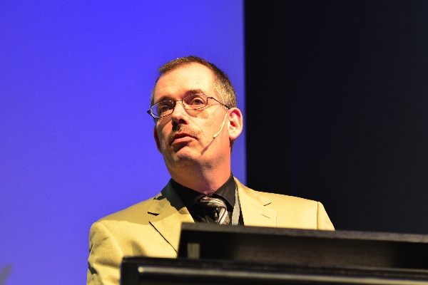 Dr. Stefan Ihringer (Mann+Hummel) auf dem automotiveDAY 2012