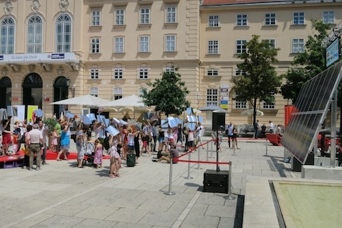 Beim ersten Wiener Solar-Experiment erzeugten die Teilnehmer gemeinsam 1.000 Wattstunden Sonnenstrom Beim ersten Wiener Solar-Experiment erzeugten die Teilnehmer gemeinsam 1.000 Wattstunden Sonnenstrom