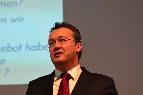 Dirk Schürmann (HP) auf dem automotiveDAY 2012 Dirk Schürmann (HP) auf dem automotiveDAY 2012
