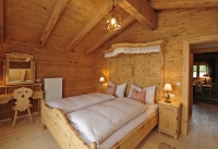 Schlafzimmer mit Doppelbett (Natur- und Vitalresort Inn's Holz) Schlafzimmer mit Doppelbett (Natur- und Vitalresort Inn's Holz)