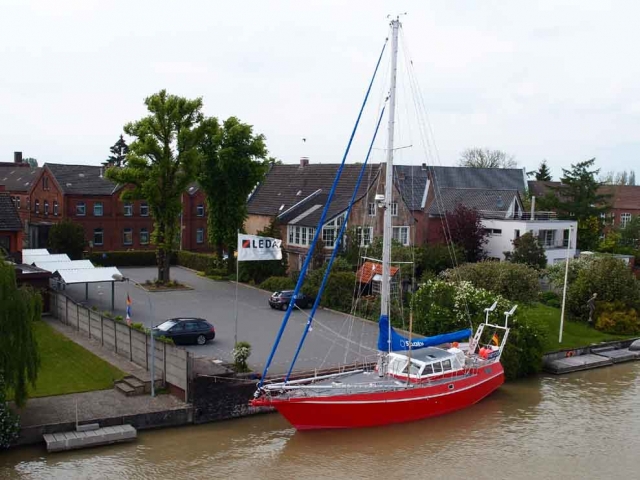 Die stolze Yacht Freydis III? wenige Tage dem Auslaufen zu ihrer ersten Weltumseglung ? hier vor Ank
