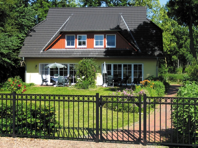 Zum dekorativen?Einkreisen? geeignet: Zaunsystem Circle aus Aluminium von GAH-Alberts.