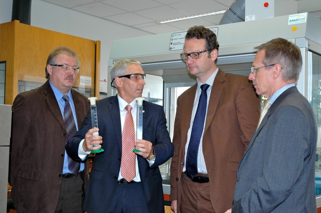 Dr. Frank Hentrich, Geschäftsführer bei Rhenus Lub, und Meinhard Kiehl, Direktor Marketing, Produktm Dr. Frank Hentrich, Geschäftsführer bei Rhenus Lub, und Meinhard Kiehl, Direktor Marketing, Produktm