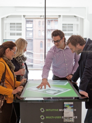 MultiTOUCH Table im komma,tec redaction Digital Signage Innovation Center in Hamburg MultiTOUCH Table im komma,tec redaction Digital Signage Innovation Center in Hamburg