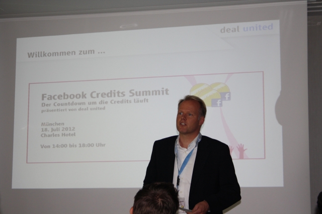 Kai Boyd, CEO der deal united GmbH, erklärt auf dem 1.Facebook Credit Summit, wie sich Facebook Cred