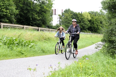 Keine Angst vor Steigungen: Fahrräder mit einer elektrischen Tretunterstützung ermöglichen jedem müh Keine Angst vor Steigungen: Fahrräder mit einer elektrischen Tretunterstützung ermöglichen jedem müh