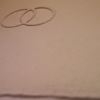 Büttenpapier mit einer Prägung Büttenpapier mit einer Prägung
