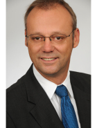 Rüdiger Mühlhausen, Geschäftsführer Apel + Hoyer, leitet die Umfrage unter den Solarteuren Rüdiger Mühlhausen, Geschäftsführer Apel + Hoyer, leitet die Umfrage unter den Solarteuren
