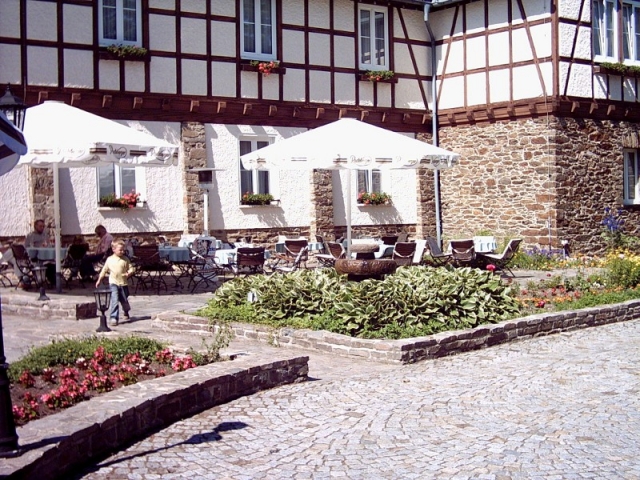 Die Sommerterrasse vom Hotel Hoher Hahn Die Sommerterrasse vom Hotel Hoher Hahn