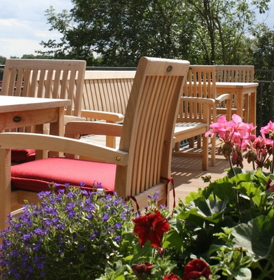 Zum Insel-&Hafenfest in Havelberg: Kaffee und Kuchen auf der Terrasse des ArtHotel Kiebitzberg in Ha