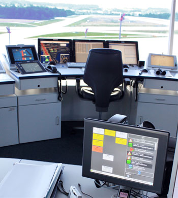 Das neue NovaAlert-Touch-Panel von NovaLink hier im Einsatz als Alarmhauptstelle im Tower des Flugha Das neue NovaAlert-Touch-Panel von NovaLink hier im Einsatz als Alarmhauptstelle im Tower des Flugha