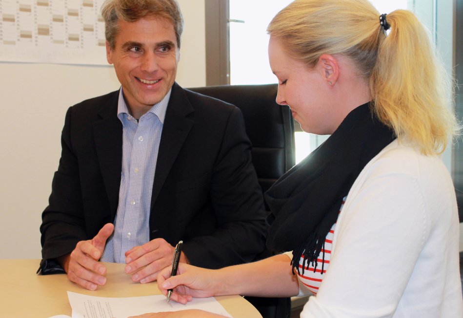 Derzeit werden viele Verträge an der SRH Hochschule Hamm unterschrieben. Derzeit werden viele Verträge an der SRH Hochschule Hamm unterschrieben.
