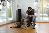 Ein Parkettboden ist im Laufe seines Lebens den unterschiedlichsten Belastungen ausgesetzt, für die Ein Parkettboden ist im Laufe seines Lebens den unterschiedlichsten Belastungen ausgesetzt, für die