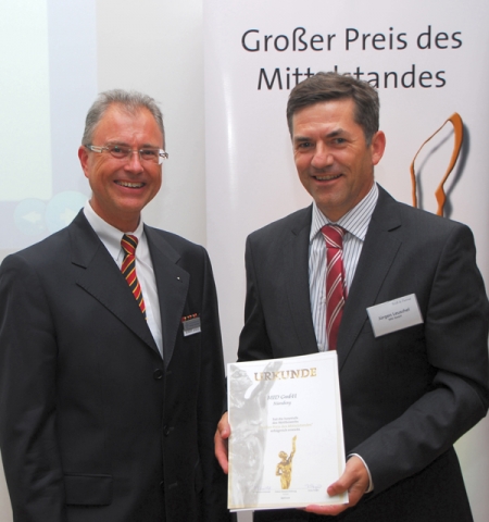 MID Geschäftsführer Jürgen Leuschel nimmt Urkunde für das Erreichen derJuryliste 2012 des?Großen Pre MID Geschäftsführer Jürgen Leuschel nimmt Urkunde für das Erreichen derJuryliste 2012 des?Großen Pre