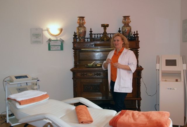 Heilpraktikerin Denise Sonja Engels im Institut für Hautbildverbesserung