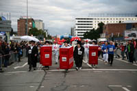 Wandelnde Gesetzbücher - Firmenlauf Chemnitz 2011 (c) Die Sportmacher GmbH