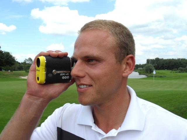 Foto© dublisGolf : Daniel Wünsche nutzt Leupold´s GX-4i® Golf Entfernungsmesser zur perfekten Turnie Foto© dublisGolf : Daniel Wünsche nutzt Leupold´s GX-4i® Golf Entfernungsmesser zur perfekten Turnie