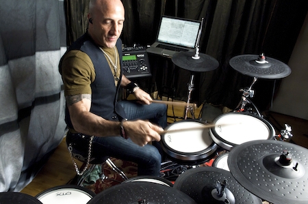 Kenny Aronoff spielt Yamaha DTX-Drums und gibt sein Wissen in Workshops weiter Kenny Aronoff spielt Yamaha DTX-Drums und gibt sein Wissen in Workshops weiter