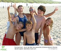 Familienreisen - mit dem passenden Anbieter können Urlauber deutlich sparen, berichtet smavel.com