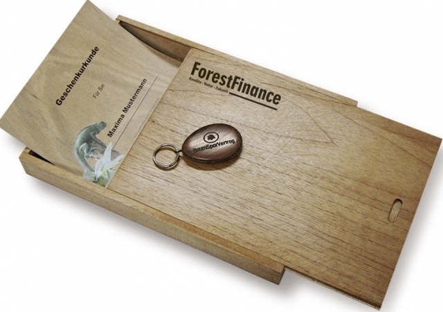 Die Geschenkurkunde erhält der Beschenkte in einer edlen Holz-Schatulle Die Geschenkurkunde erhält der Beschenkte in einer edlen Holz-Schatulle
