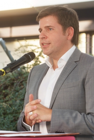 Michael Balzer bei seiner Eröffnungsrede während der Einweihungsfeier der Produktionsküche in Frankf
