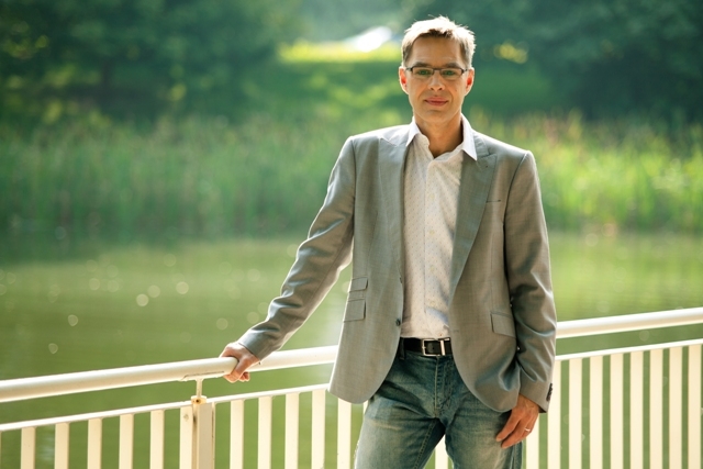 Dr. Matthias Rosenberger, Geschäftsführer der elements and constructs Dr. Matthias Rosenberger, Geschäftsführer der elements and constructs