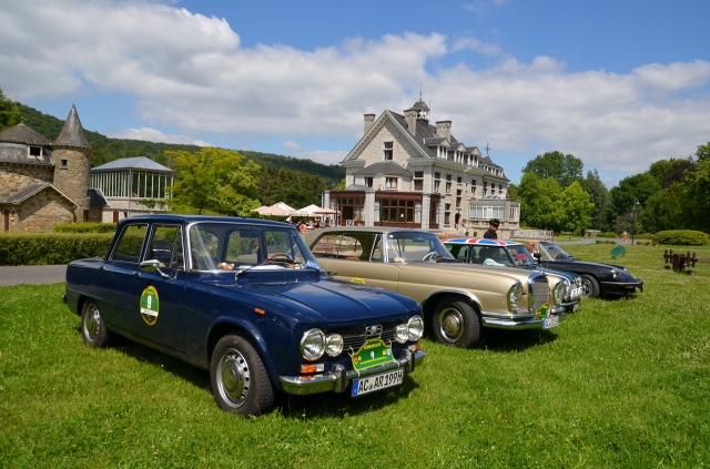 Mittagspause in prächtigem Schlossparkambiente an der Maas in Südbelgien.