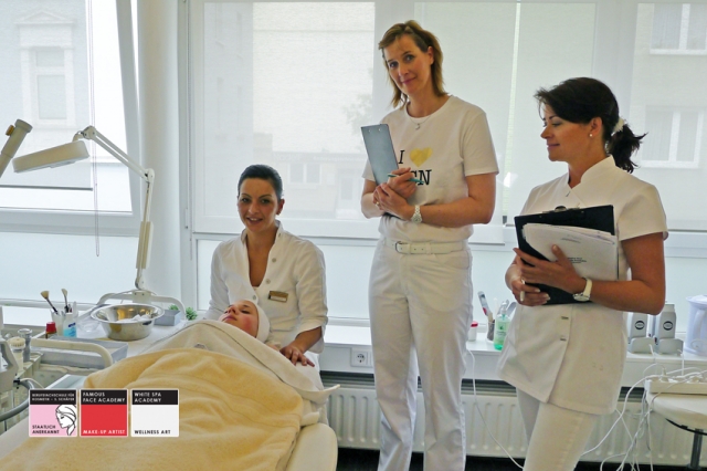Die Ausbildung zur staatlich geprüften Kosmetikerin beginnt im Oktober 2012 Die Ausbildung zur staatlich geprüften Kosmetikerin beginnt im Oktober 2012