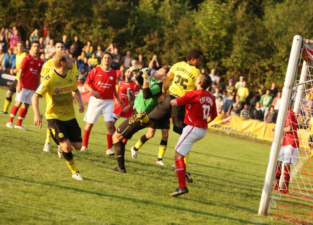 2011 durfte der TSV Horn aus Horn-Bad Meinberg gegen den deutschen Meister antreten. 2011 durfte der TSV Horn aus Horn-Bad Meinberg gegen den deutschen Meister antreten.