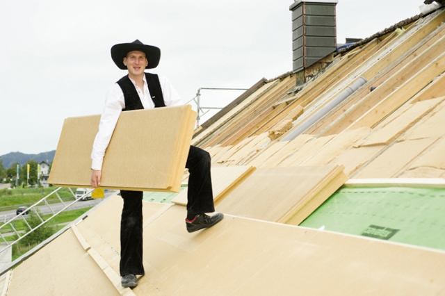 Die Kombination aus Luftdichtung und Unterdeckplatte ergibt eine energetische Sanierungslösung mit S