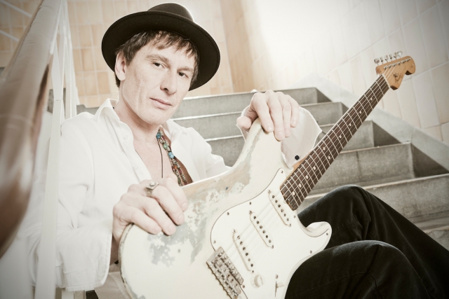Marcus Deml mit seiner 62er Fender Stratocaster Marcus Deml mit seiner 62er Fender Stratocaster