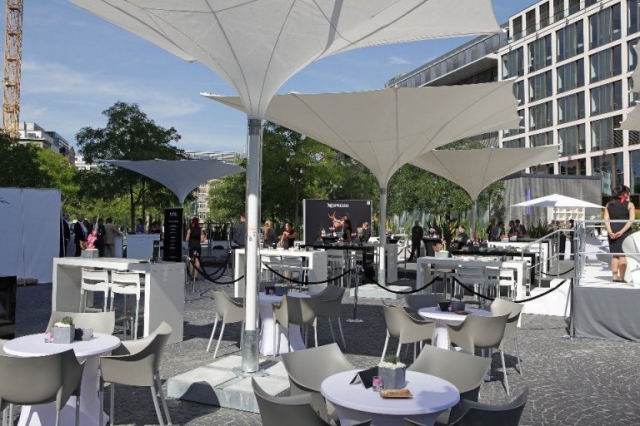 Lounge-Mobiliar auf dem Frankfurter Rossmarkt Lounge-Mobiliar auf dem Frankfurter Rossmarkt