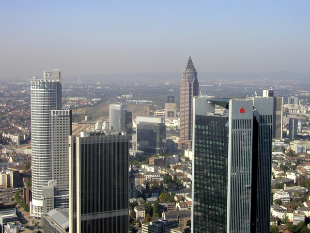 Frankfurt: Mehr als 500 Halstücher bzw. Kopftücher bzw. Piratentücher werden vom communication-colle