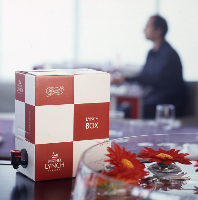 Lynch Box AOC Rotwein, 88% Merlot - 12 % Cabernet Sauvignon, 13%VOL Lynch Box AOC Rotwein, 88% Merlot - 12 % Cabernet Sauvignon, 13%VOL