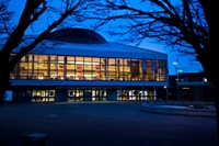 Stadttheater Rüsselsheim vor dem Anstrum der Teilnehmer vom Mauerwerkstag Stadttheater Rüsselsheim vor dem Anstrum der Teilnehmer vom Mauerwerkstag