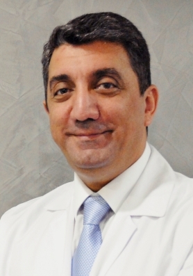 Dr. Fatih Peker ist Chefarzt in der