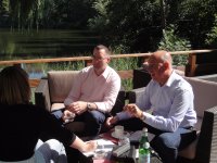 Boris Vetter (rechts) und Heiko Saßmannshausen im Gespräch Boris Vetter (rechts) und Heiko Saßmannshausen im Gespräch