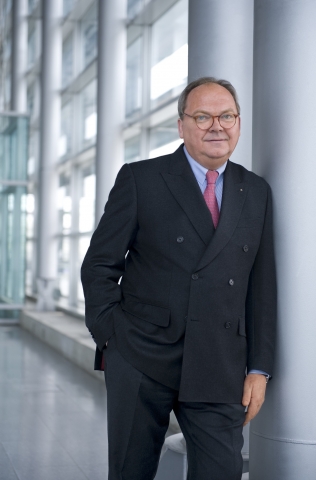 Werner M. Dornscheidt, Vorsitzender der Geschäftsführung der Messe Düsseldorf GmbH Werner M. Dornscheidt, Vorsitzender der Geschäftsführung der Messe Düsseldorf GmbH