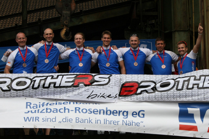 Holten Bronze bei der WM in Sulzbach-Rosenberg 2012: Die Mountainbiker vom Team LEW Bergziege. Holten Bronze bei der WM in Sulzbach-Rosenberg 2012: Die Mountainbiker vom Team LEW Bergziege.