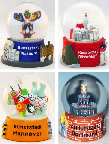 Die ersten vier Souvenirkugeln von Minnie Delgardo Die ersten vier Souvenirkugeln von Minnie Delgardo