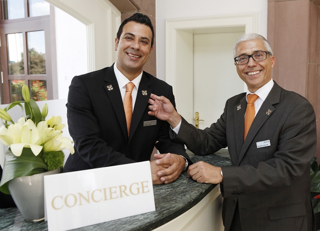 Fühlt sich geehrt: Murat Arici, Concierge im Kempinski Hotel Gravenbruch Frankfurt, darf sich ab sof Fühlt sich geehrt: Murat Arici, Concierge im Kempinski Hotel Gravenbruch Frankfurt, darf sich ab sof