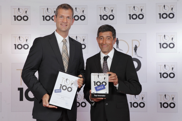 Dr. Markus Beforth, Vorstand der HQ LIFE AG, erhält die Auszeichnung TOP 100 von Mentor Ranga Yogesh Dr. Markus Beforth, Vorstand der HQ LIFE AG, erhält die Auszeichnung TOP 100 von Mentor Ranga Yogesh