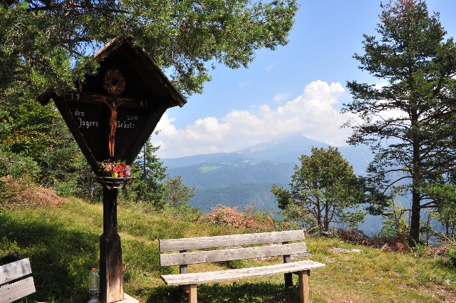 Wandern und Mountainbiken zwischen reifenenden Früchten, der Beschaulichkeit des Naturparks und den Wandern und Mountainbiken zwischen reifenenden Früchten, der Beschaulichkeit des Naturparks und den