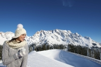 Frau vor Bergpanorama Frau vor Bergpanorama